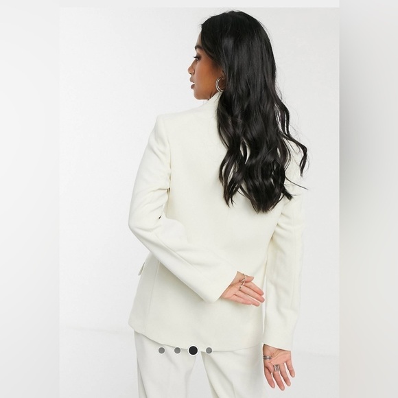 Topshop Petite clean crepe blazer in Ivory Size US 2 - Picture 3 of 5